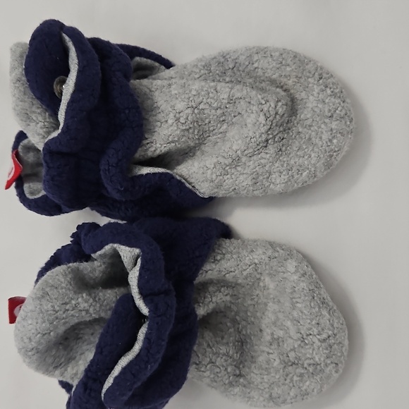 Zutano fleece baby bootie with two snap closure - Picture 7 of 7
